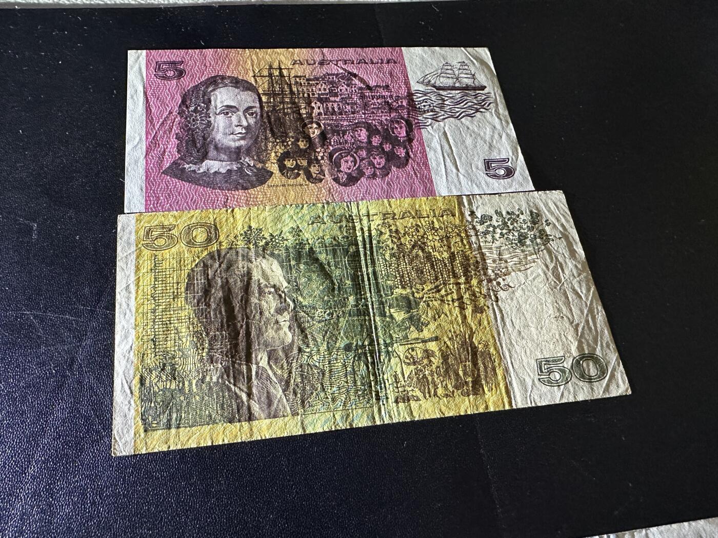 《外钞收藏家》第五百九十期（欧洲强钞、港币、硬通货及丰富裸币大拍场）（本平台长期征集拍品、欢迎藏友们联系合作） 澳大利亚纸币版5和50澳元 2张一起 非全新 品相如图