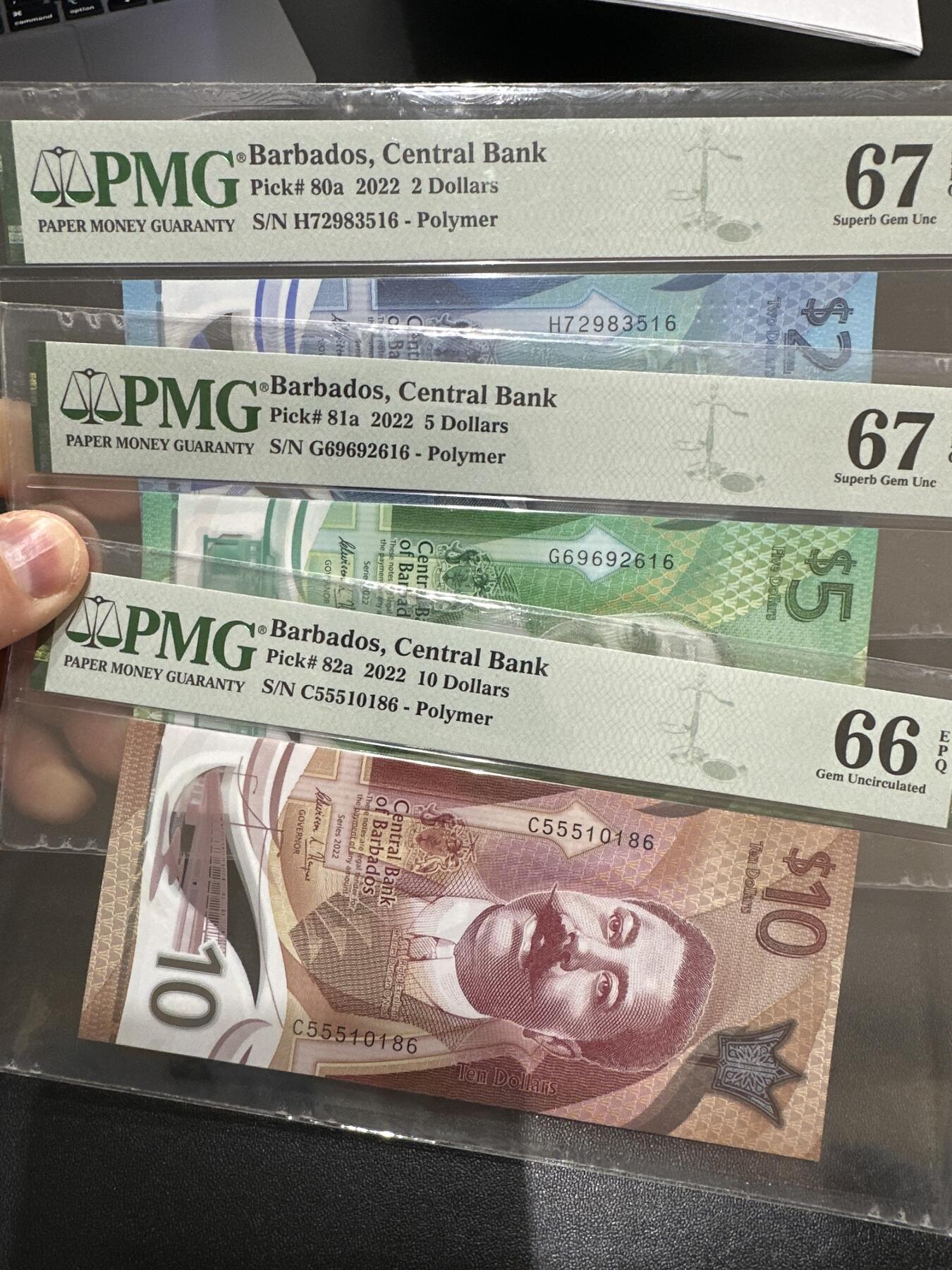 《外钞收藏家》第五百九十期（欧洲强钞、港币、硬通货及丰富裸币大拍场）（本平台长期征集拍品、欢迎藏友们联系合作） 2022年巴巴多斯2-100刀 六张一起 PMG66-67 都是靓号尾6