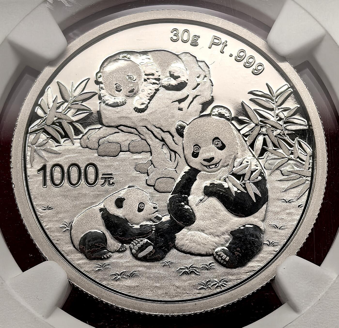 纫秋兰以为佩·凡希社微拍感恩专场 2025中国熊猫铂金1000元NGC-PF70UC，原厂盒证全品。
