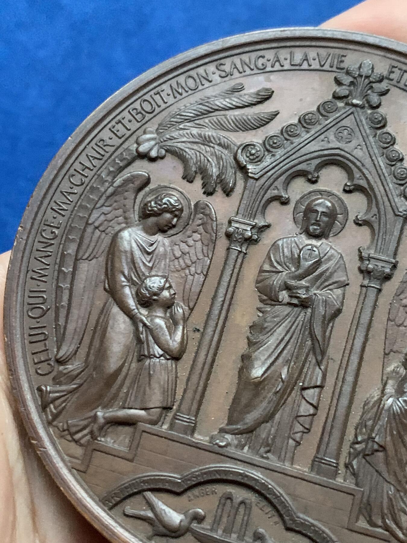 《竞宝斋》第443场 周日，周一，2场连拍 （全场包邮） 1884年法国圣餐洗礼大铜章 好品 145.6克 69mm 丰饶角铜标 原盒