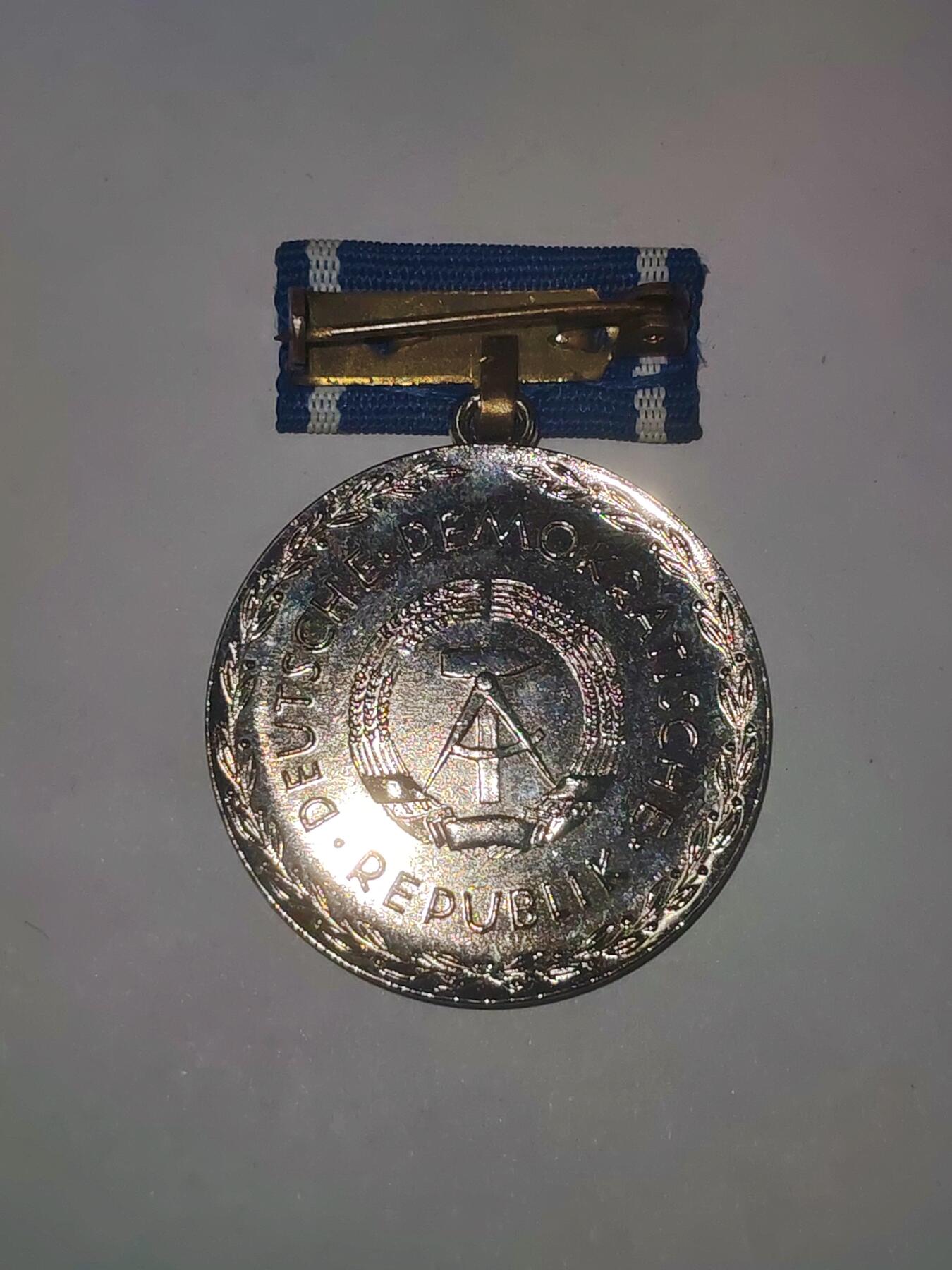 韵星假日拍卖第三十一期 -- Rimey Holidays Auction 31 民主德国银级斐斯泰洛齐奖章