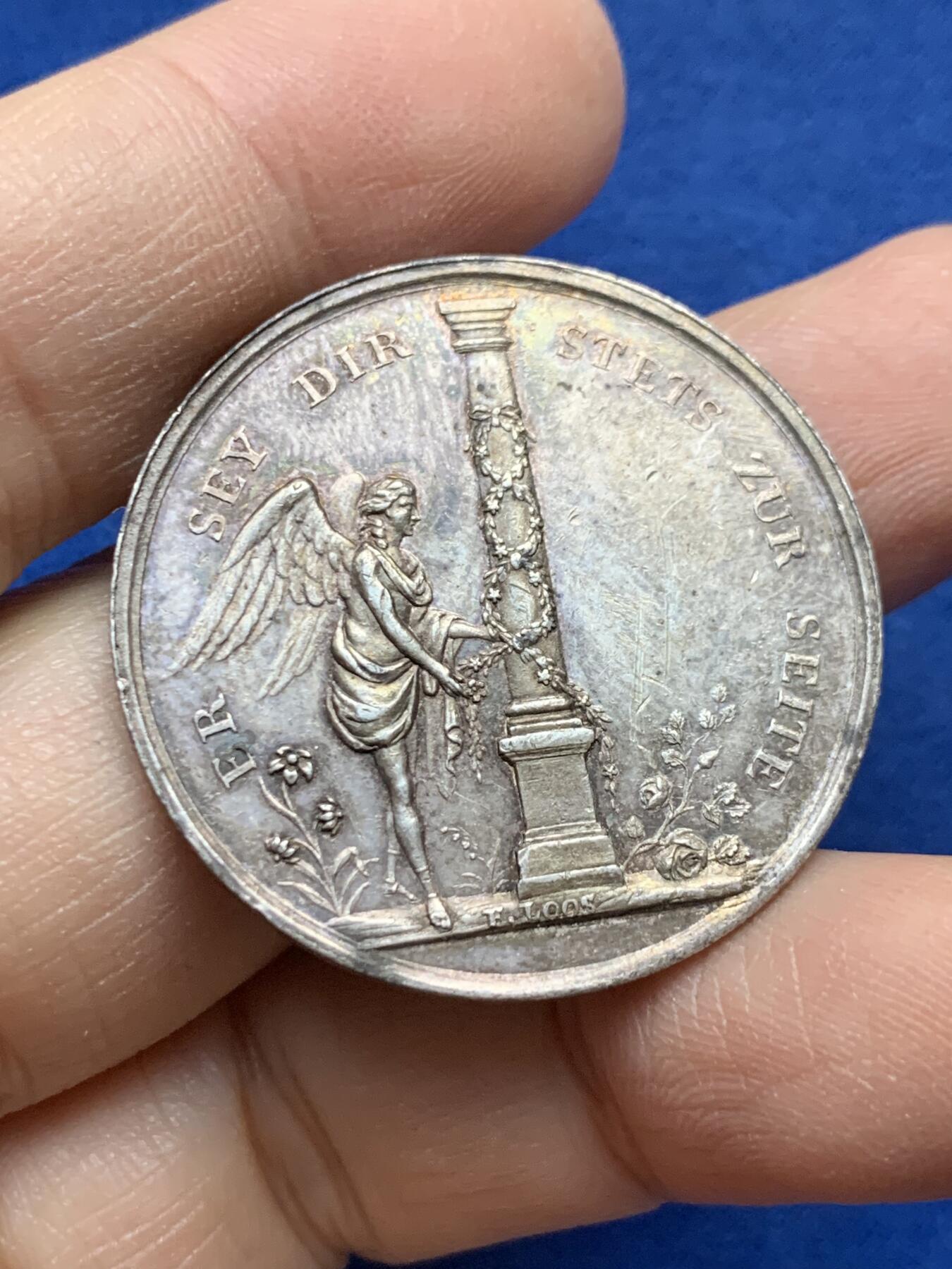 《竞宝斋》第443场 周日，周一，2场连拍 （全场包邮） 1800年前后 德国新世纪美好祝愿银章 友谊天长地久纪念银章 名家Loos作品 13.8克 34.9mm 细节见图