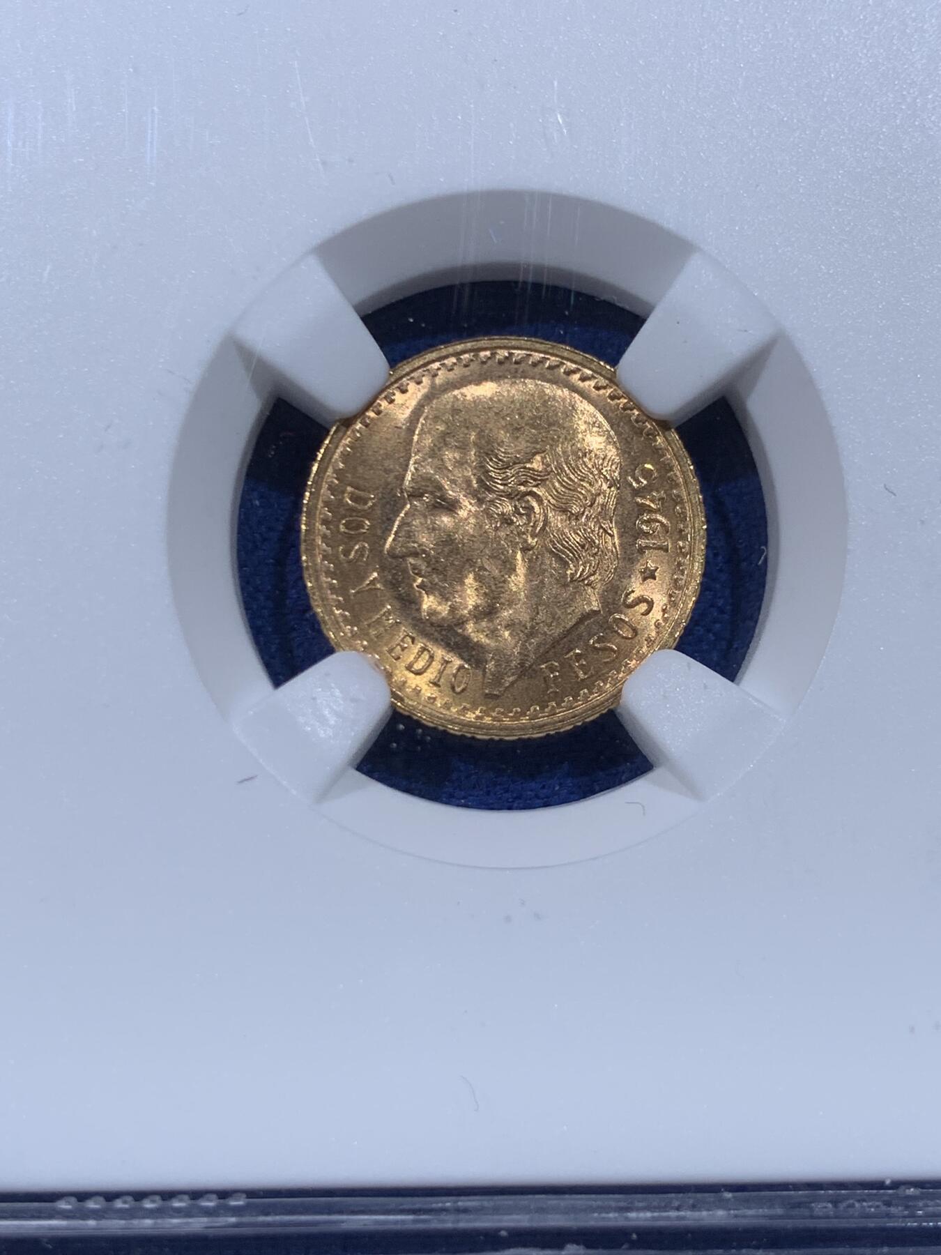 《竞宝斋》第443场 周日，周一，2场连拍 （全场包邮） NGC MS65 墨西哥1945年 2.5比索 900金币，重2.0833克 后铸 未流通品相