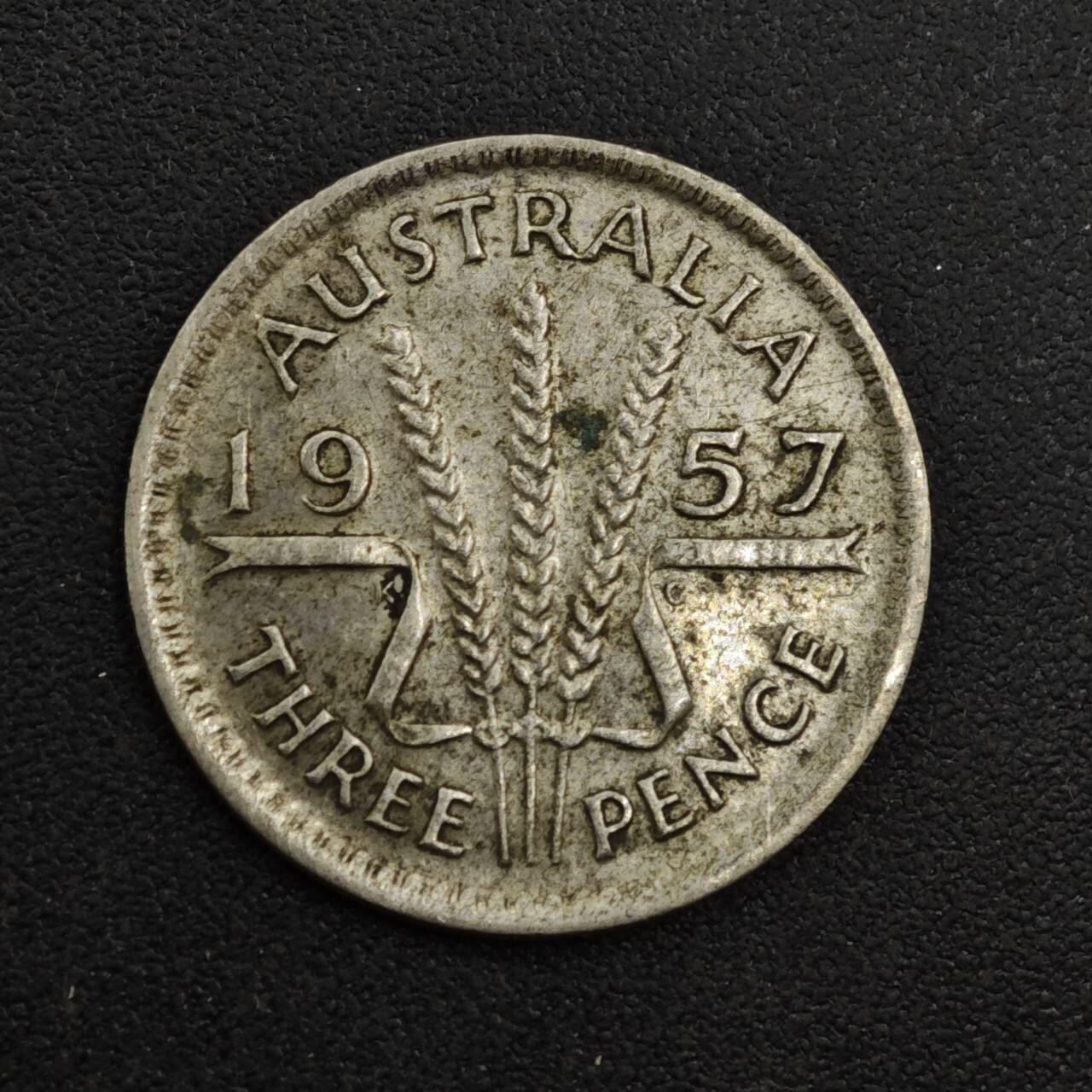 【淘币小摊】实时拍第八百一十三拍   散币场   满百包邮可预留二周 每周一统一发货   澳大利亚1957年伊丽莎白二世3便士银币