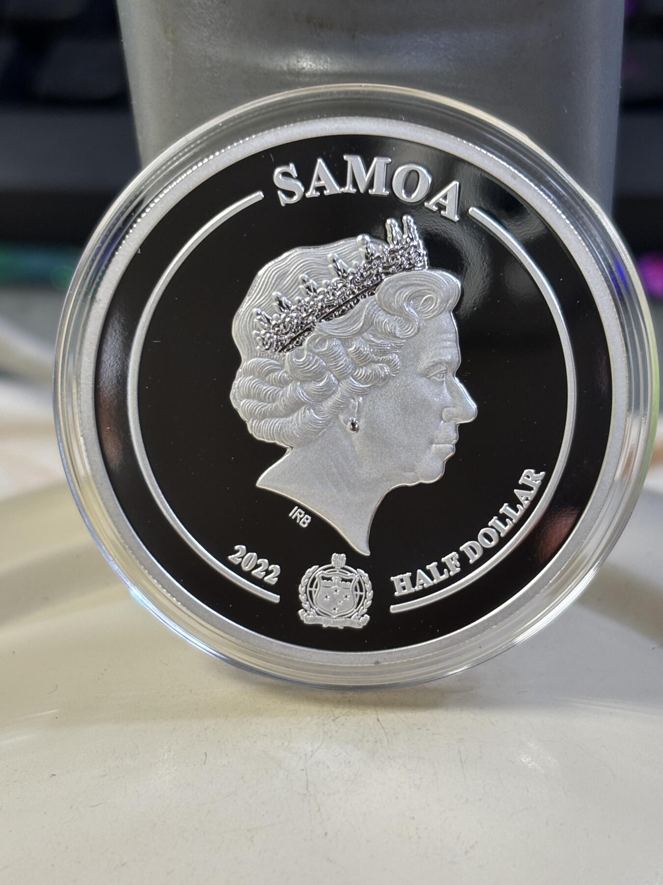 第183期拍卖 卡装萨摩亚2022年伊丽莎白二世登基70周年镀银彩色纪念币