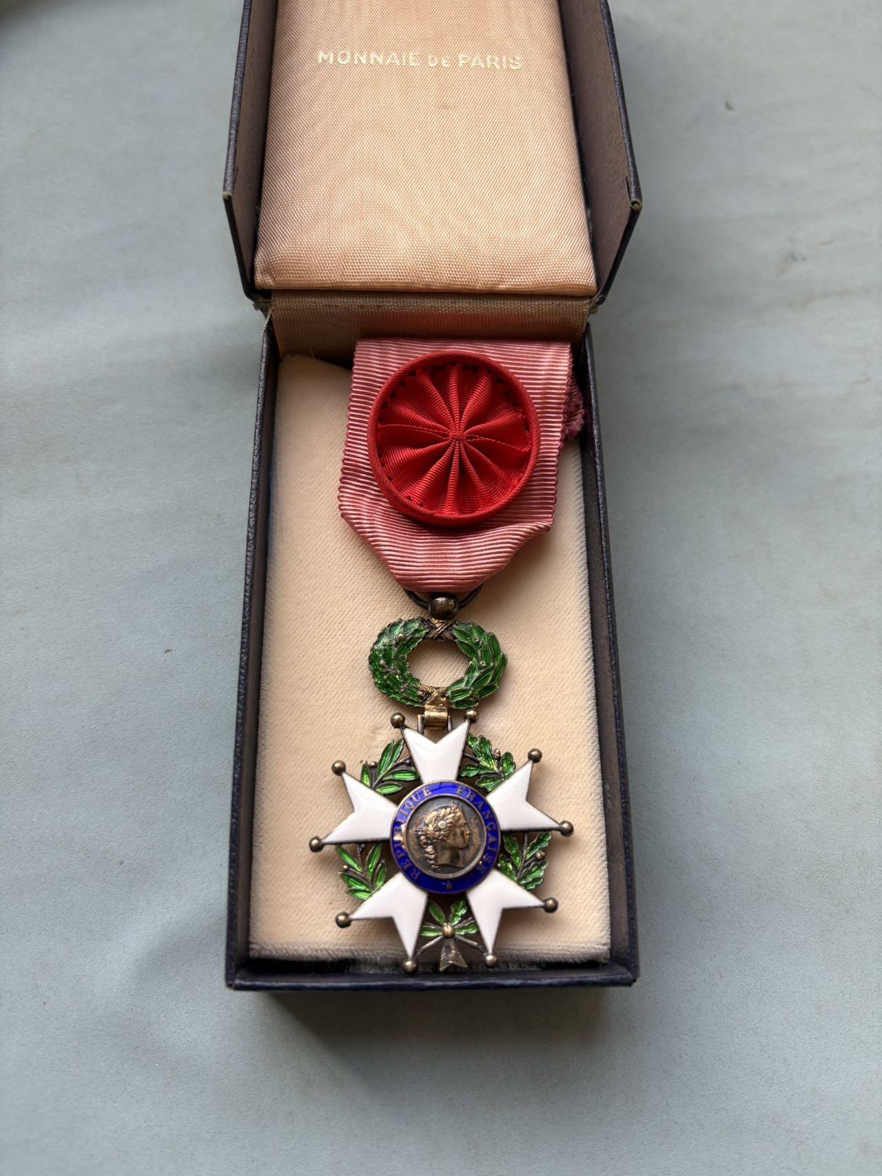 盛世勋华——号角文化勋章邮票专场拍卖第291期 法国四共军官级荣誉军团勋章 银制带银标 带造币局原盒