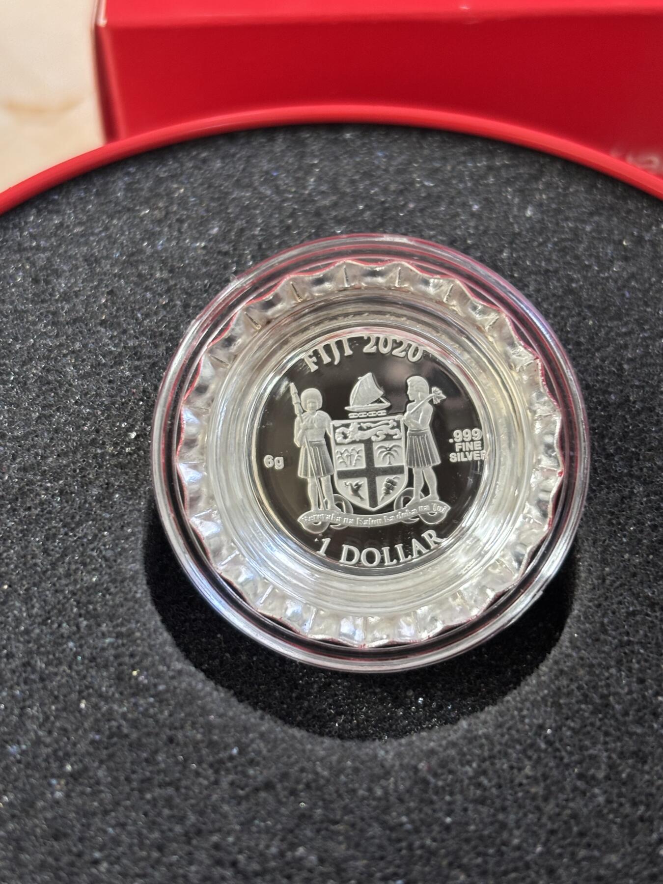 第184期拍卖 斐济2020年可口可乐瓶盖型台湾繁体字体版彩色纪念银币，999银，6克，发行1000枚