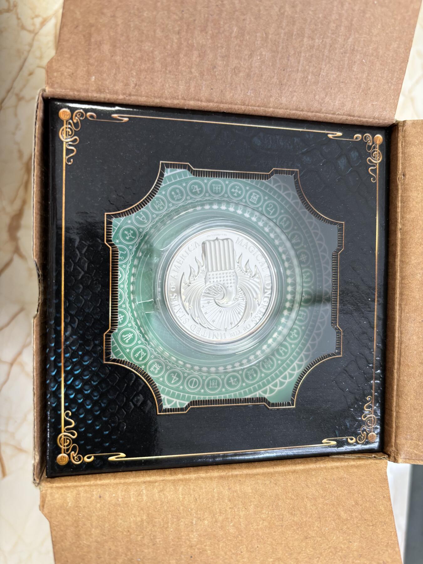 第184期拍卖 库克2017年哈利波特神奇野兽高浮雕纪念银币，1盎司，999银，