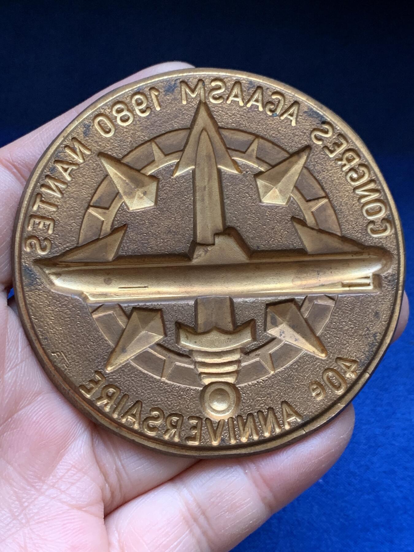 《竞宝斋》第443场 周日，周一，2场连拍 （全场包邮） 1980年法国南特ACAM大会40周年纪念章 107.8克 73.2mm