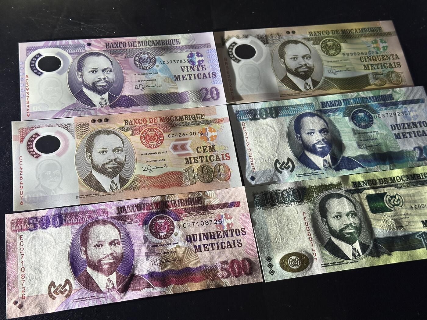 《外钞收藏家》第五百九十期（欧洲强钞、港币、硬通货及丰富裸币大拍场）（本平台长期征集拍品、欢迎藏友们联系合作） 2017年莫桑比克20-1000面额 六张一起 全新UNC （1497）