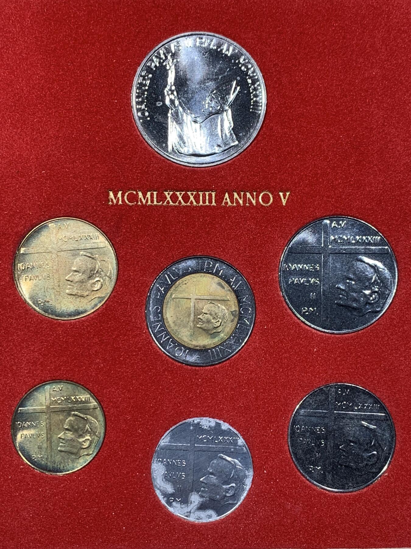 《竞宝斋》第443场 周日，周一，2场连拍 （全场包邮） 梵蒂冈1983年7枚官方套币，含1枚1000里拉银币。