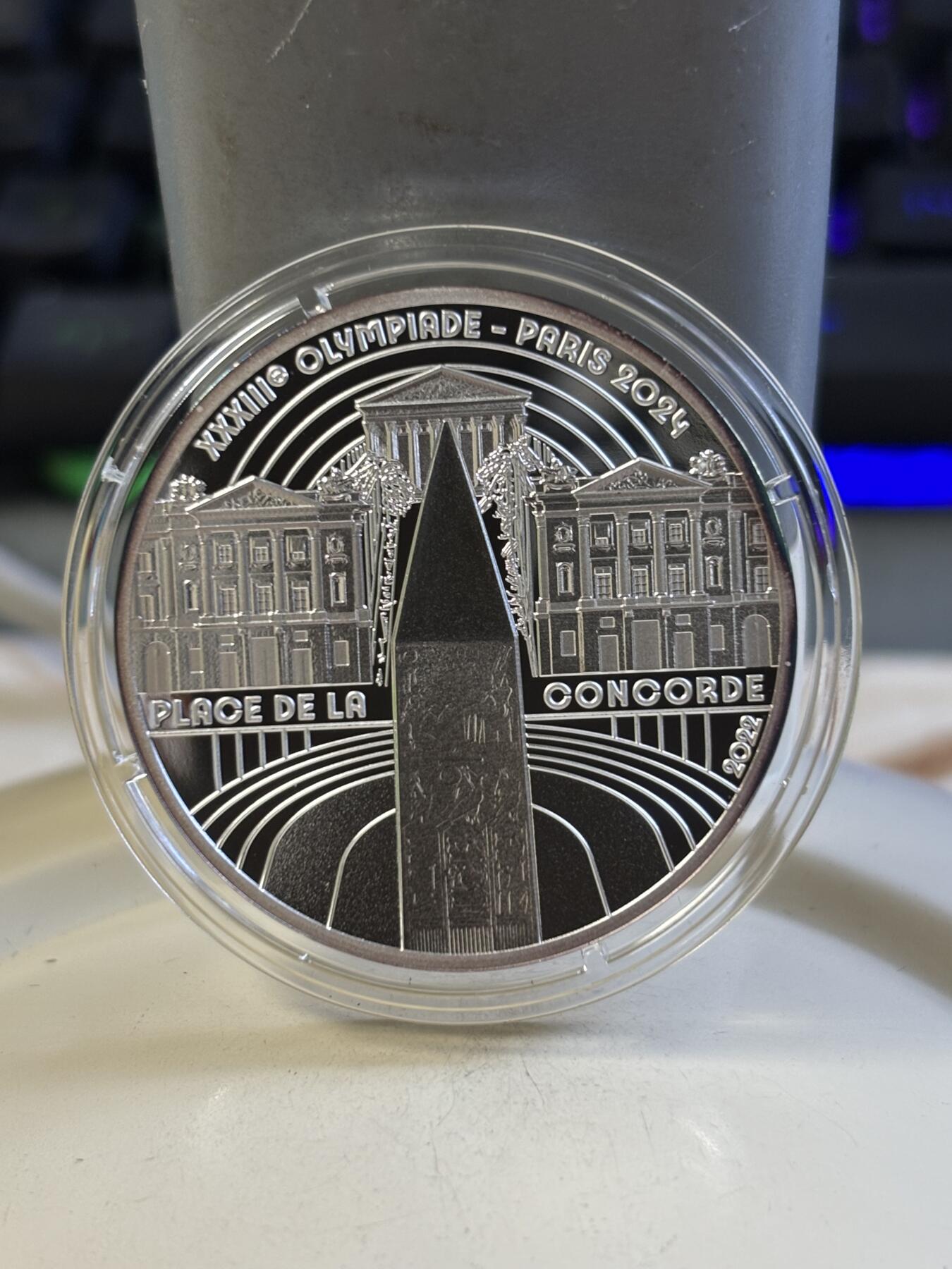 第183期拍卖 法国2022年巴黎奥运文化遗产协和广场方尖碑银币，999银，22.2克，发行7500枚，有氧化