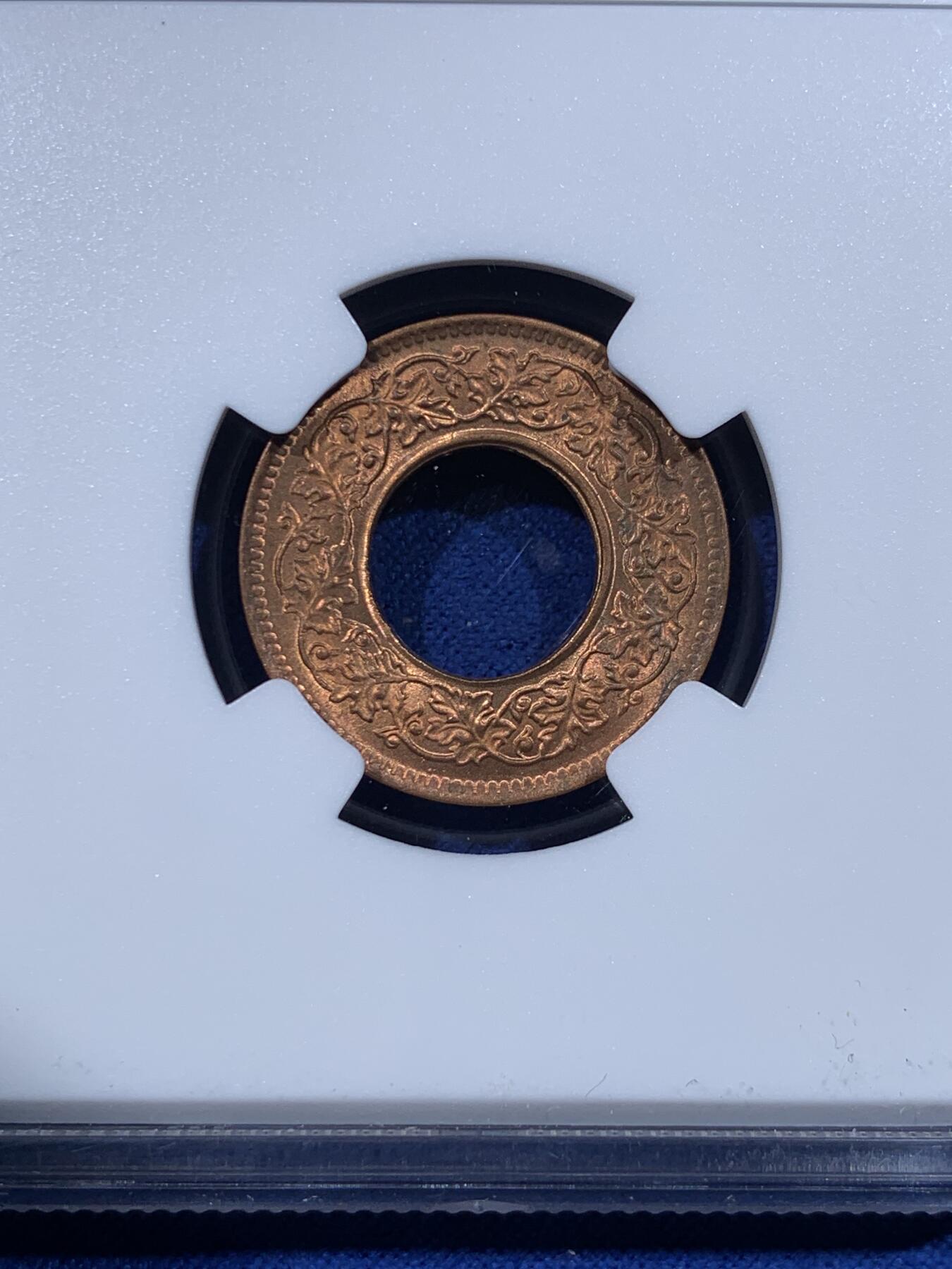 《竞宝斋》第443场 周日，周一，2场连拍 （全场包邮） NGC MS65RB 英属印度 1944年 1PICE 中孔铜币 卷拆品 高分极品状态