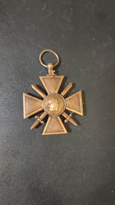 全场0元起拍，周日（12.5）下午5点开始，第69期 - 法国战争十字。1914-1918中心略有凹陷。