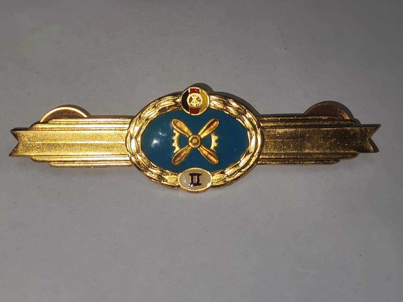 韵星假日拍卖第三十一期 -- Rimey Holidays Auction 31 民主德国空军工程师二级技能章 重要岗位