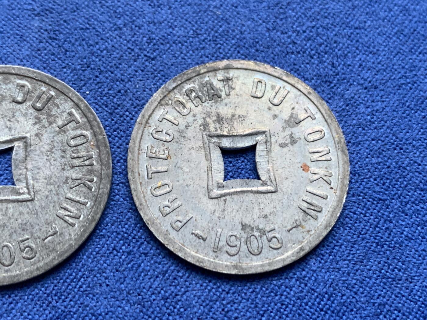 《竞宝斋》第443场 周日，周一，2场连拍 （全场包邮） 两枚一组 法属安南1905年六百分之一锌币 世界上面值最小的硬币