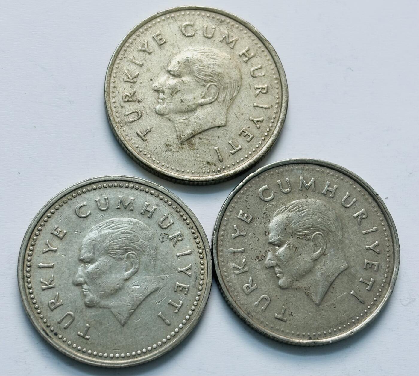 文馨钱币收藏第 284 场，【 长期接收代拍品】老藏家拍品南朝鲜李承晚时期货币，泰国大型纪念币，土耳其各时期及各国套币场 土耳其 1990-93 年土耳其 1000 里拉 3 枚