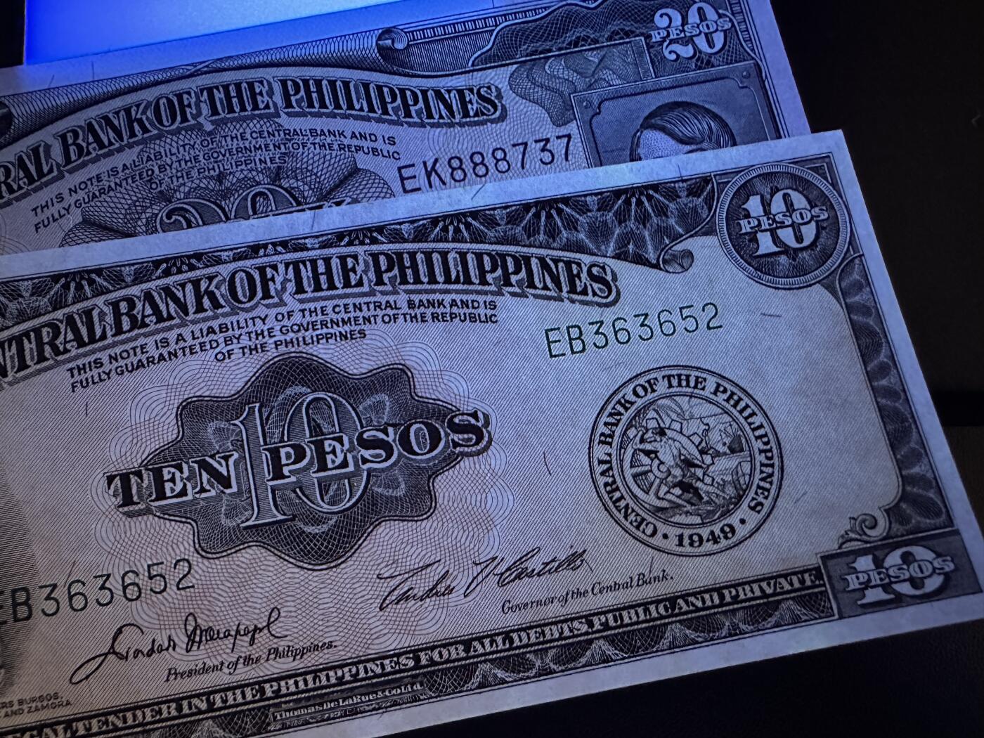 《外钞收藏家》第五百九十期（欧洲强钞、港币、硬通货及丰富裸币大拍场）（本平台长期征集拍品、欢迎藏友们联系合作） 菲律宾两个版本2-20比索 全新 但轻微荧光不绝