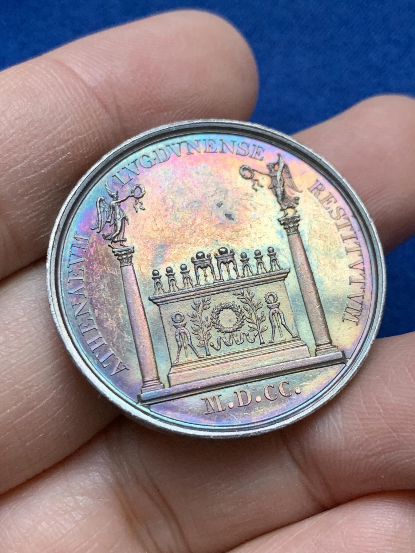 《竞宝斋》第443场 周日，周一，2场连拍 （全场包邮） 法国1828年里昂雅典娜艺术学院银质奖章 33.5mm 15.05g 神灯边铭 早期边铭