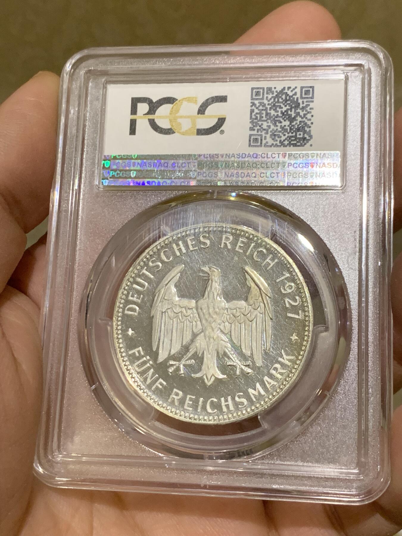 《竞宝斋》第443场 周日，周一，2场连拍 （全场包邮） PCGS PR64DCAM 德国魏玛1927年图宾根大学5马克精制银币，正面为大学创始人埃伯哈德公爵，稀有品种普制都不多见，这枚是近百年前的顶级深度镜面币！