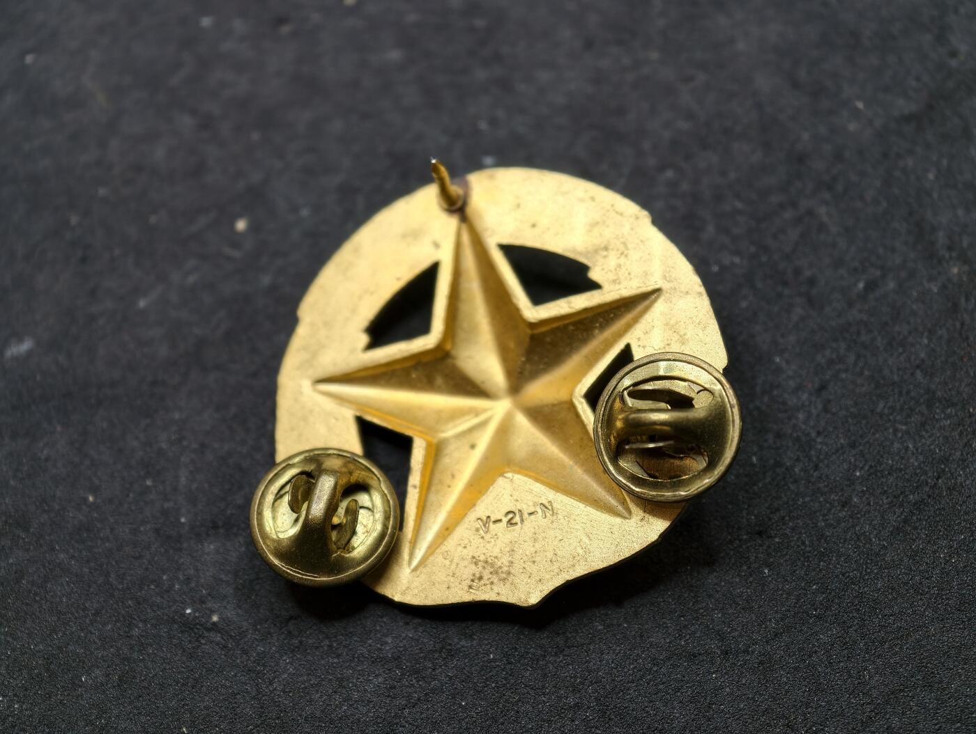 凯旋世界勋赏（第20期）（欢迎送拍）（对拍品有疑问请询问客服，不接受到手刀，出价默认拍品品相。请认真阅读拍卖规则！出价默认已认可！）（收到货请录制开箱视频，无视频概不处理问题。） 美国海军指挥证章大尺寸版，授予舰艇指挥官等海军高级军官