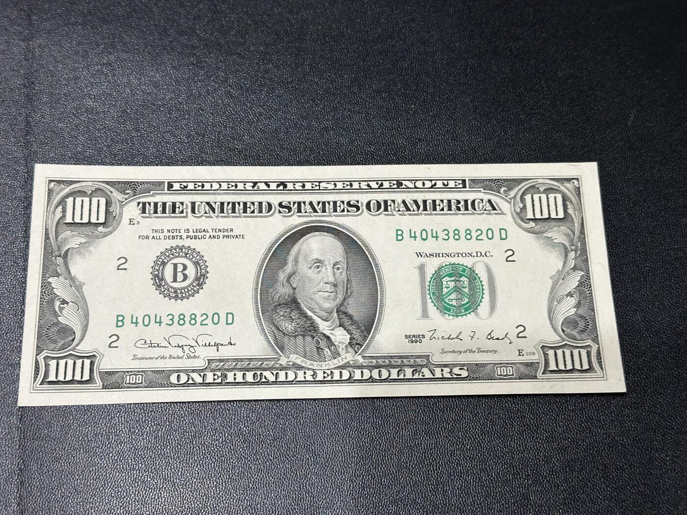 《外钞收藏家》第五百九十期（欧洲强钞、港币、硬通货及丰富裸币大拍场）（本平台长期征集拍品、欢迎藏友们联系合作） 1990年美国小头版100美元 AU品相