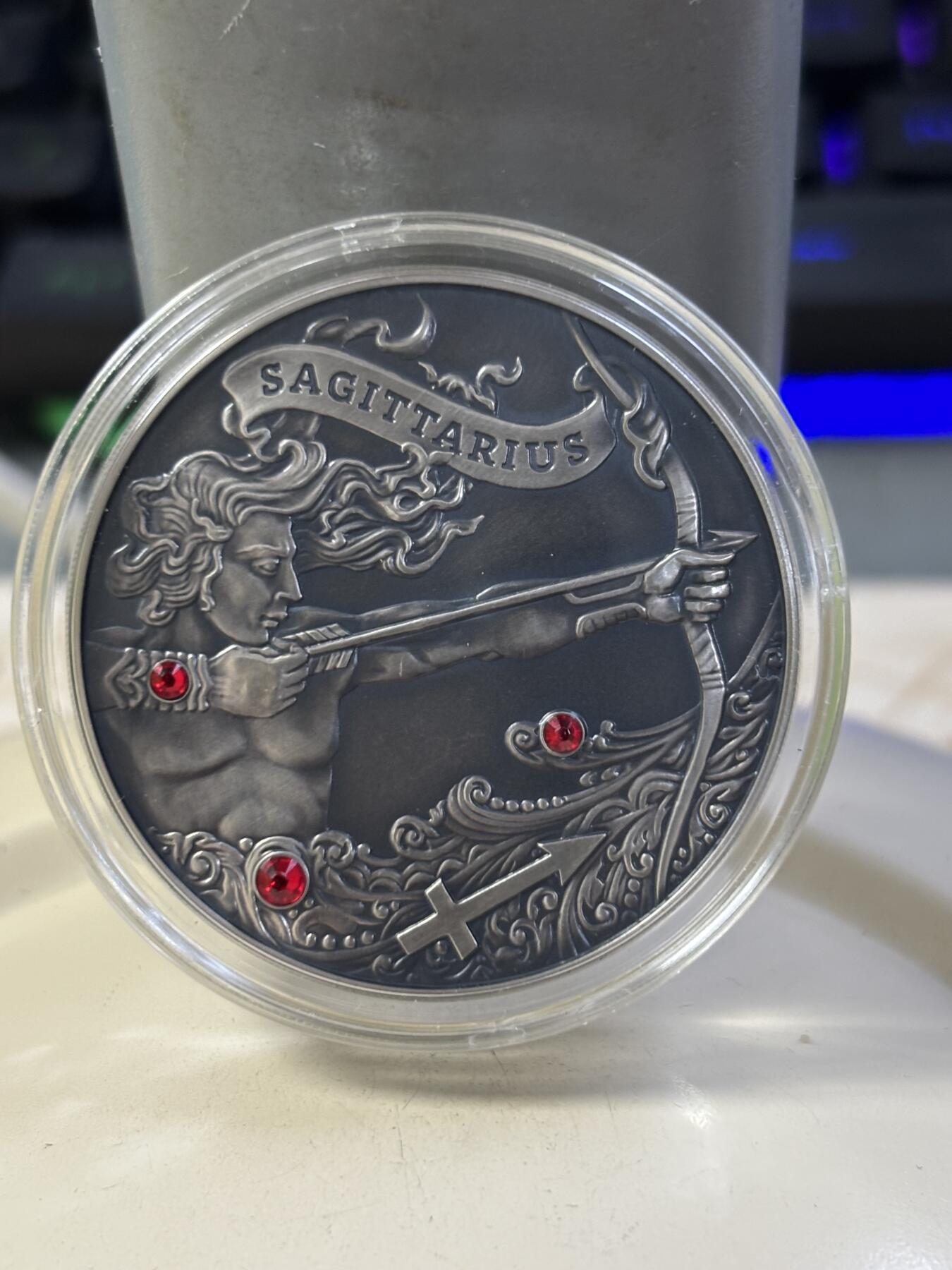 第183期拍卖 白俄罗斯2013年十二星座系列射手座镶嵌宝石银币，925银，28.28克，发行7777枚