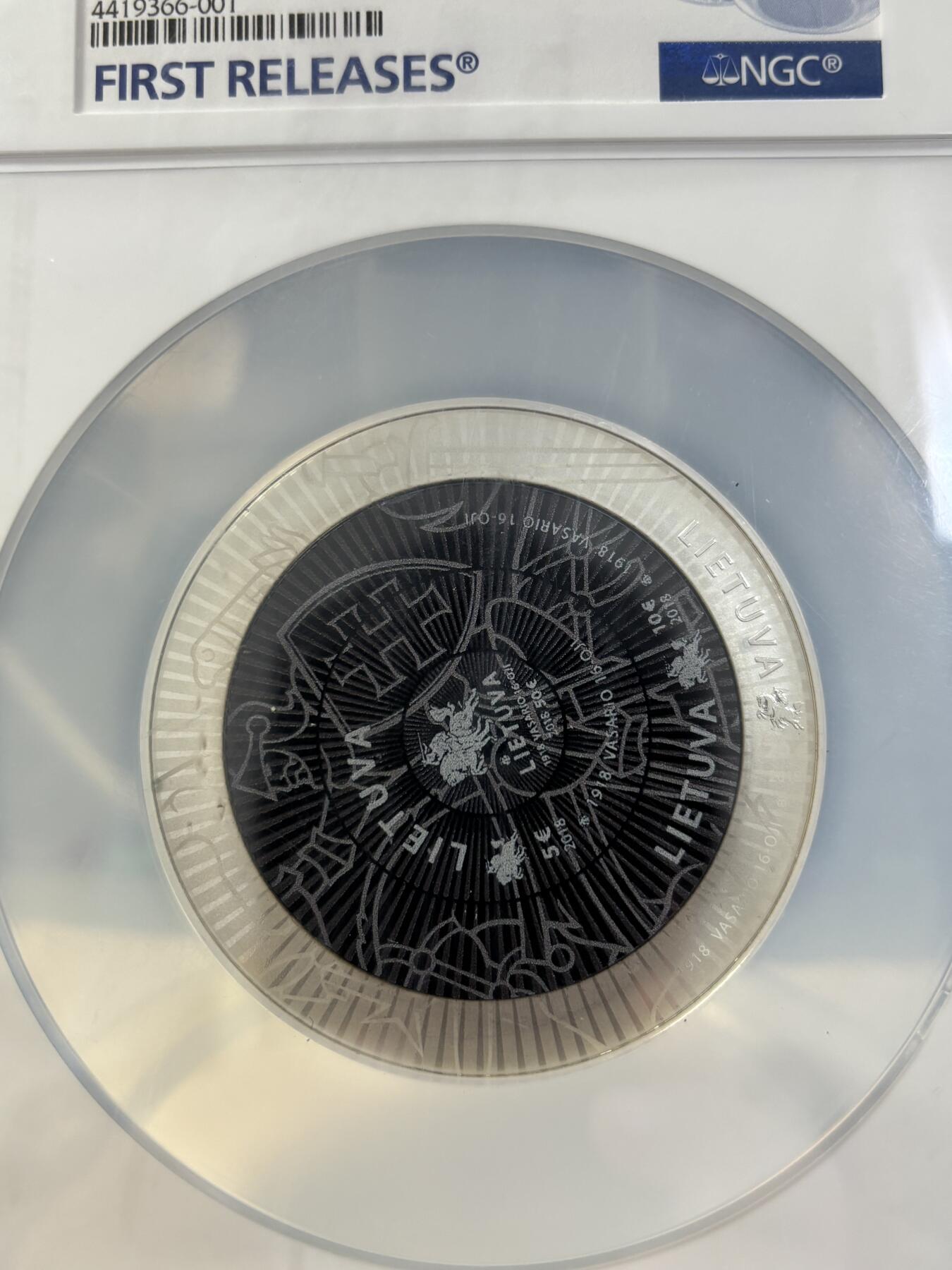 第183期拍卖 立陶宛2018年建国百年中空环形20欧纪念银币NGC-PF70首期蓝标无盒无证书，925银，28.28克，中间的有脱落