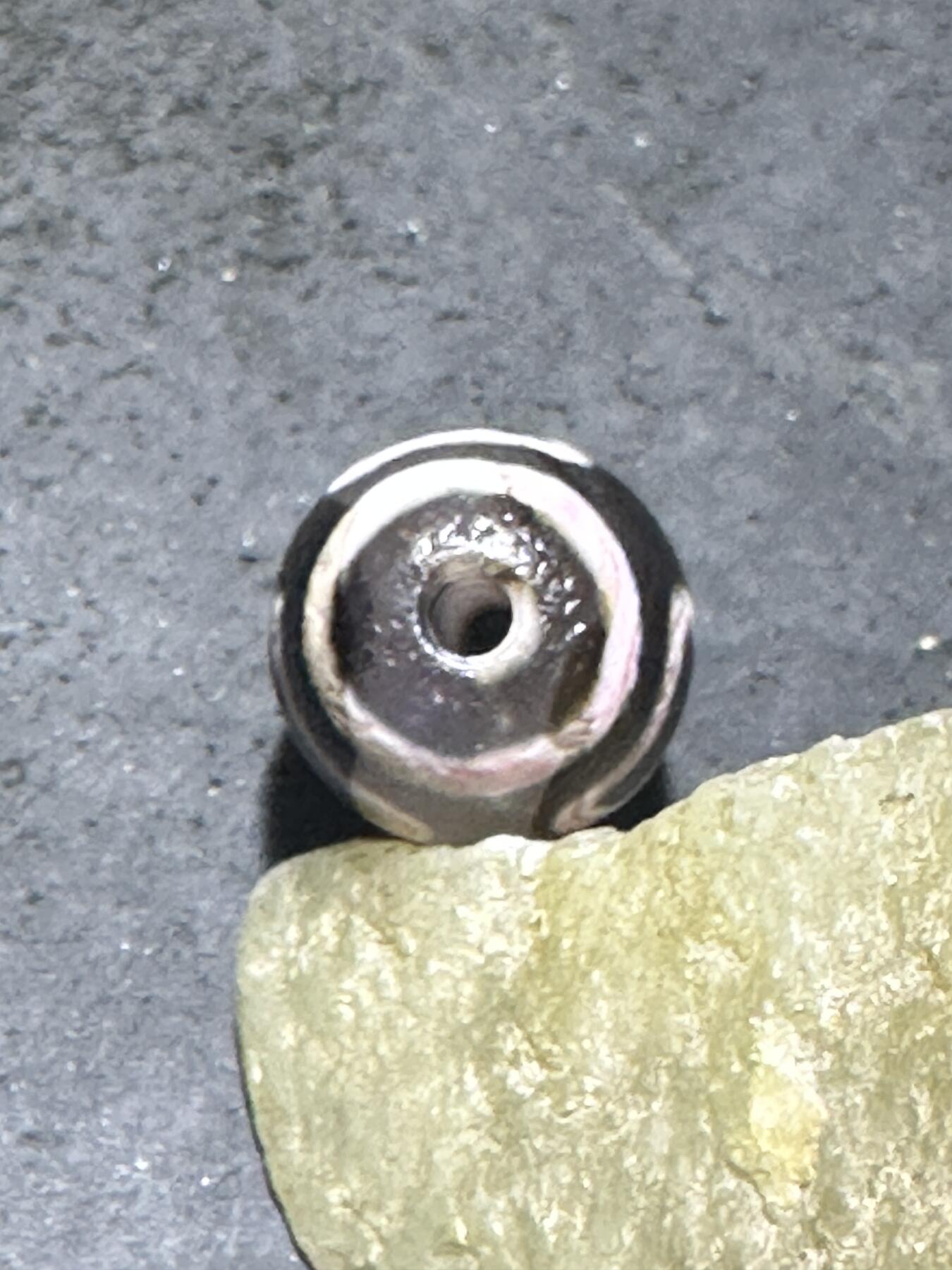 仅此一颗，精品藏传黑白玉髓财神天珠一颗