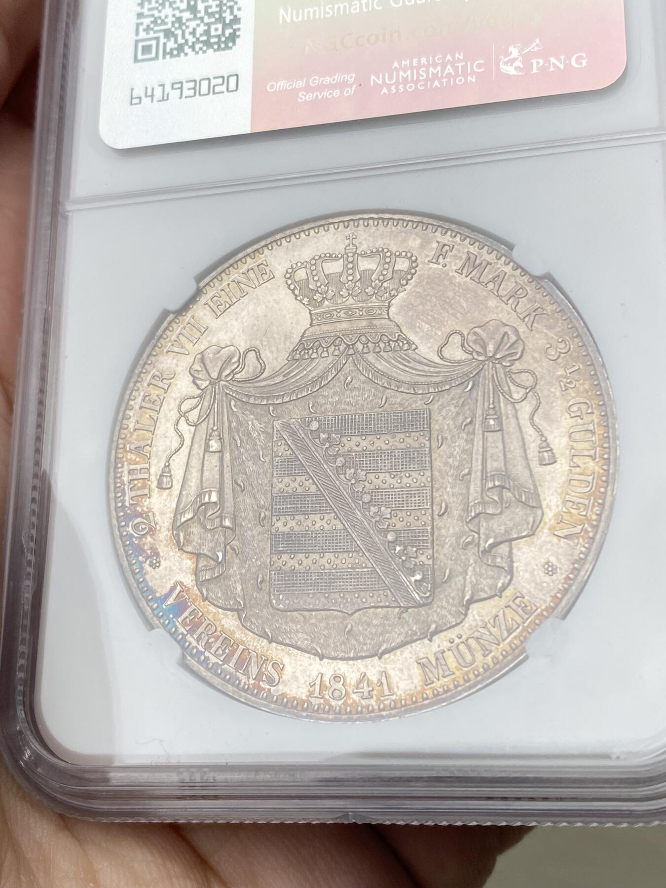万国钱币拍卖第056期 NGC MS62 1841年德国萨克森-阿尔滕堡约瑟夫·赫尔佐格公爵纹章2泰勒 发行量仅仅9400枚 小邦中也是极其难得的高难品种 月牙环五彩包浆 NGC唯一亚军分