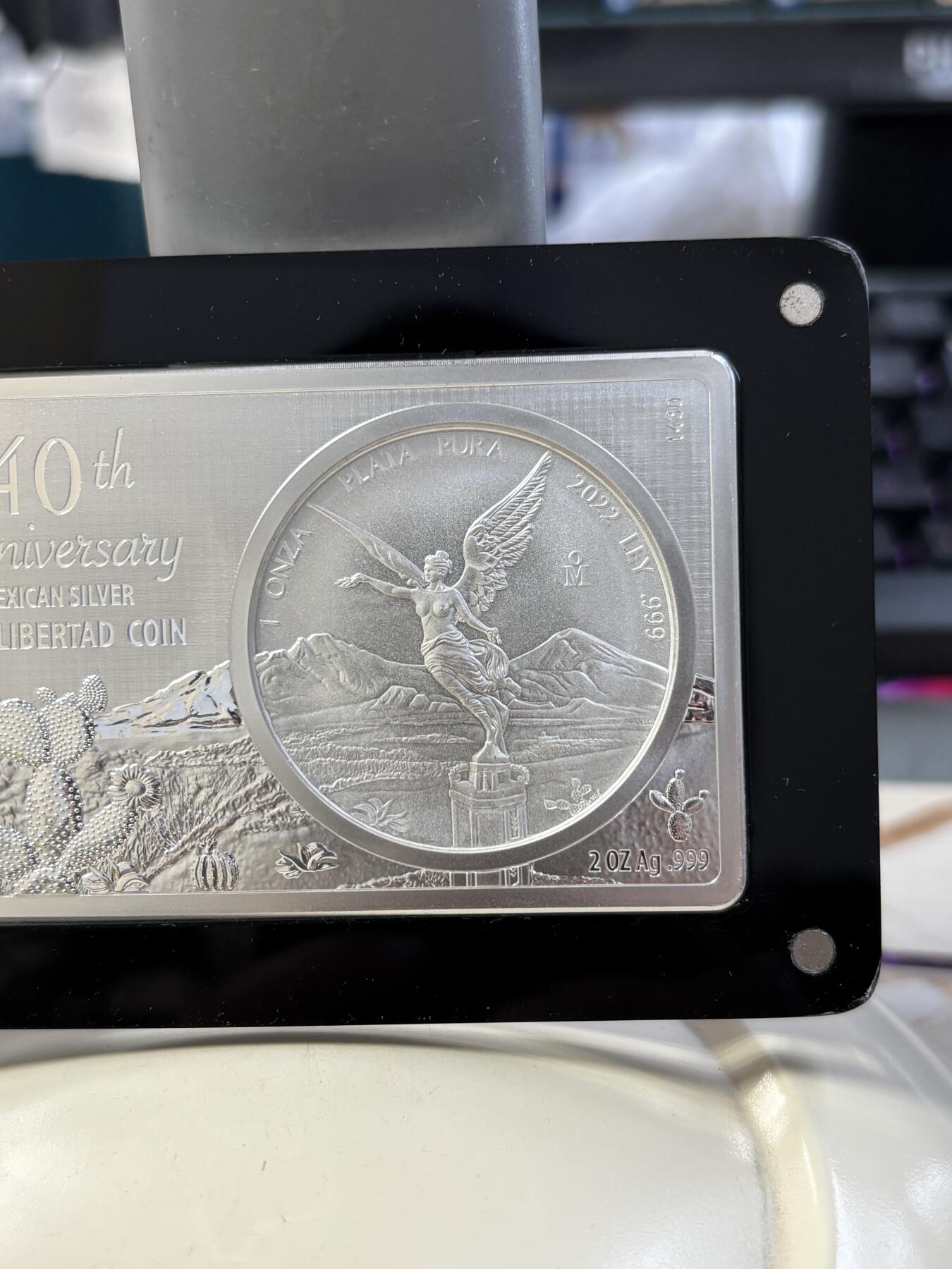 第184期拍卖 墨西哥2022年自由女神银币发行40周年1盎司银币+2盎司银条，999银，发行2022套