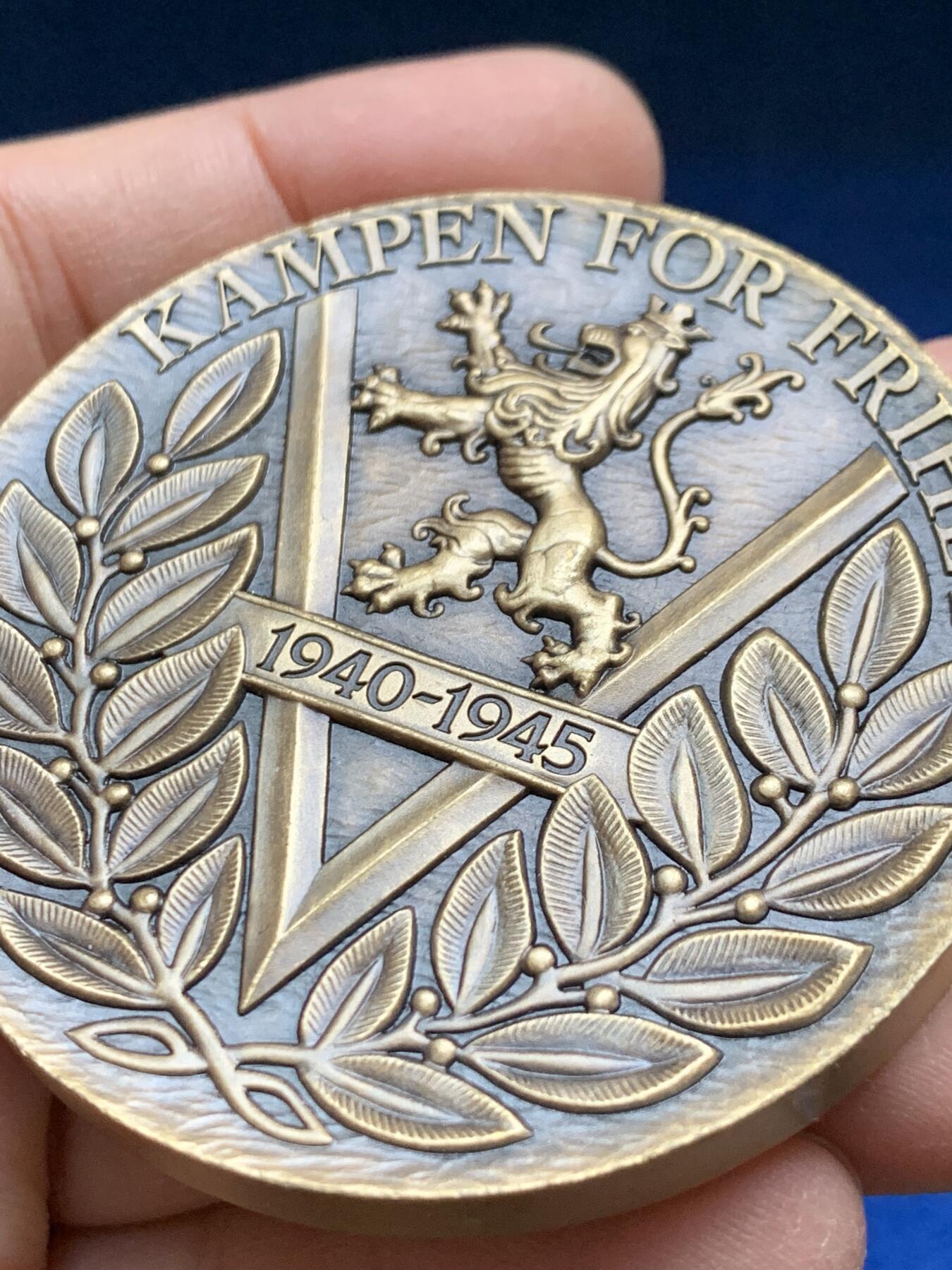 《竞宝斋》第443场 周日，周一，2场连拍 （全场包邮） 挪威为自由而战系列二战纪念章 112.2克 60.7mm