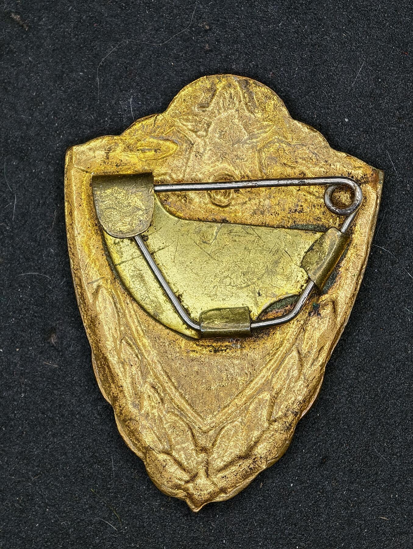 凯旋世界勋赏（第20期）（欢迎送拍）（对拍品有疑问请询问客服，不接受到手刀，出价默认拍品品相。请认真阅读拍卖规则！出价默认已认可！）（收到货请录制开箱视频，无视频概不处理问题。） 苏联技能证章