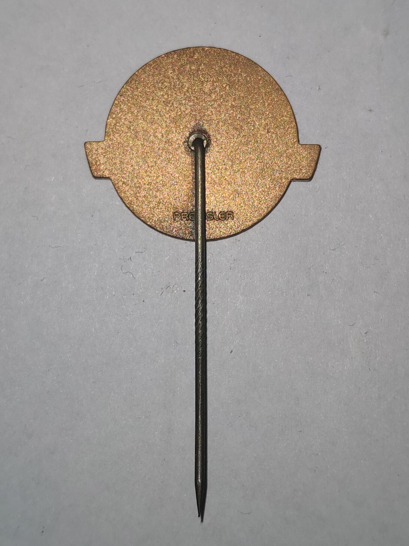 韵星假日拍卖第三十一期 -- Rimey Holidays Auction 31 民主德国第一版空中救援/军医证章插针 非常罕见 因为条件严苛故有该资格的士兵非常少 带厂标