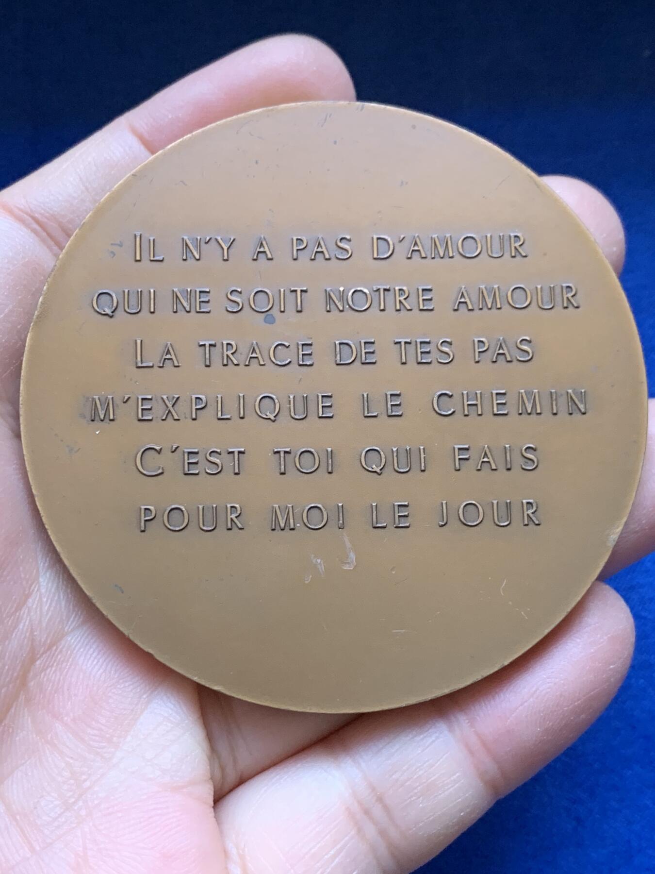 《竞宝斋》第443场 周日，周一，2场连拍 （全场包邮） 法国作家路易·阿拉贡纪念铜章 1982 丰饶角铜标 150.4克 68mm