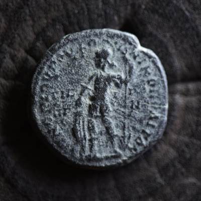 【良泉】【2025年最后一场】12月18日晚19.30点开拍！188组【直播场】西方古代钱币、丝路杂项、印章！ - 【罕见】9.95克，公元218-222年【古罗马·行省】伊斯特河畔的尼卡波利斯城，暴君埃拉伽巴路斯，尼卡波利斯城罗马执政官代表——诺维乌斯·鲁弗斯打制（VΠ AV ΓAΛΛOY NIKOΠOΛITΩN ΠΡOC IC）铜币