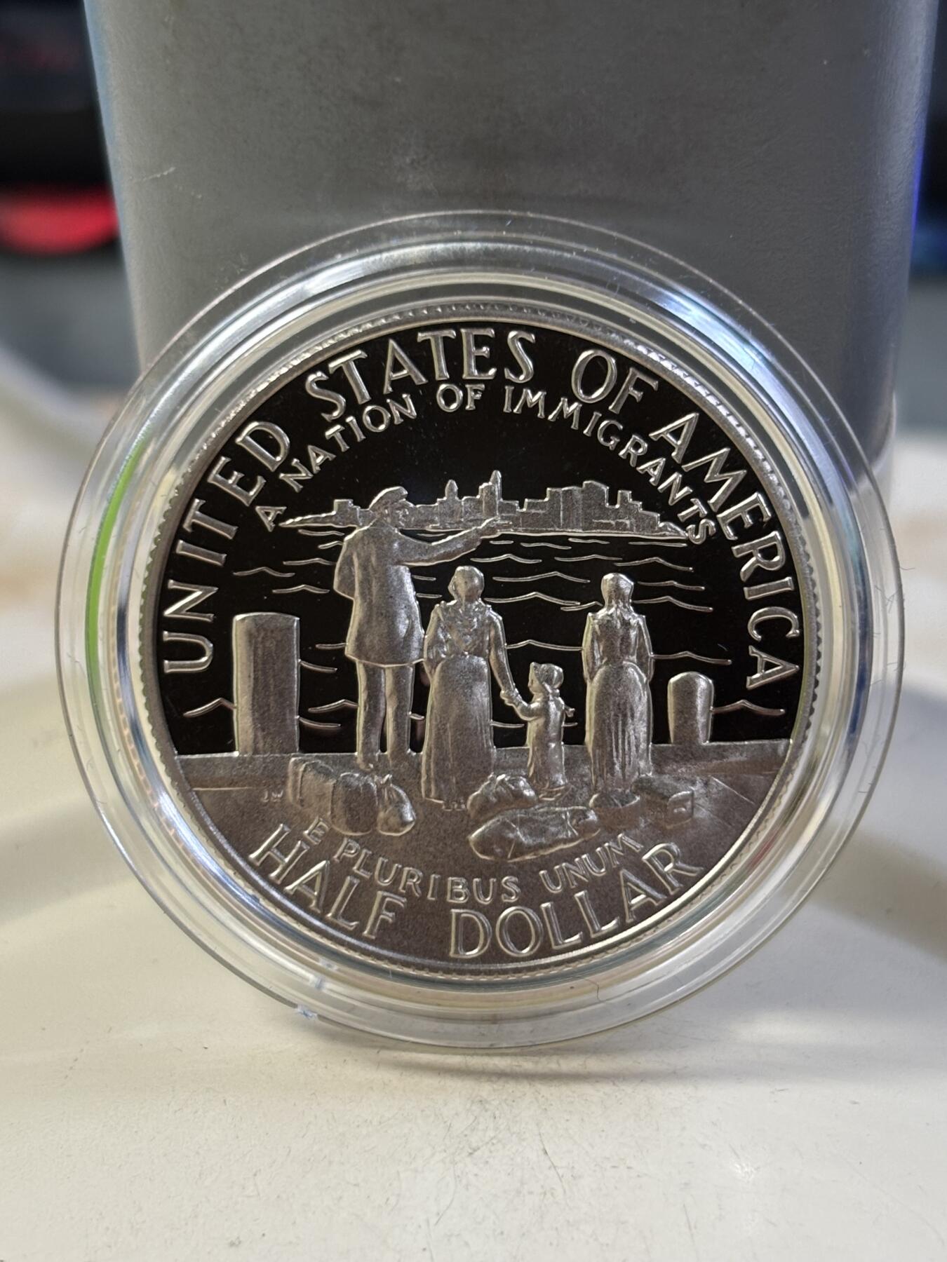 第183期拍卖 1986年美国双币套 自由女神纪念银币和铜镍币（1美元+半美元） 26.73克900银 盒证全