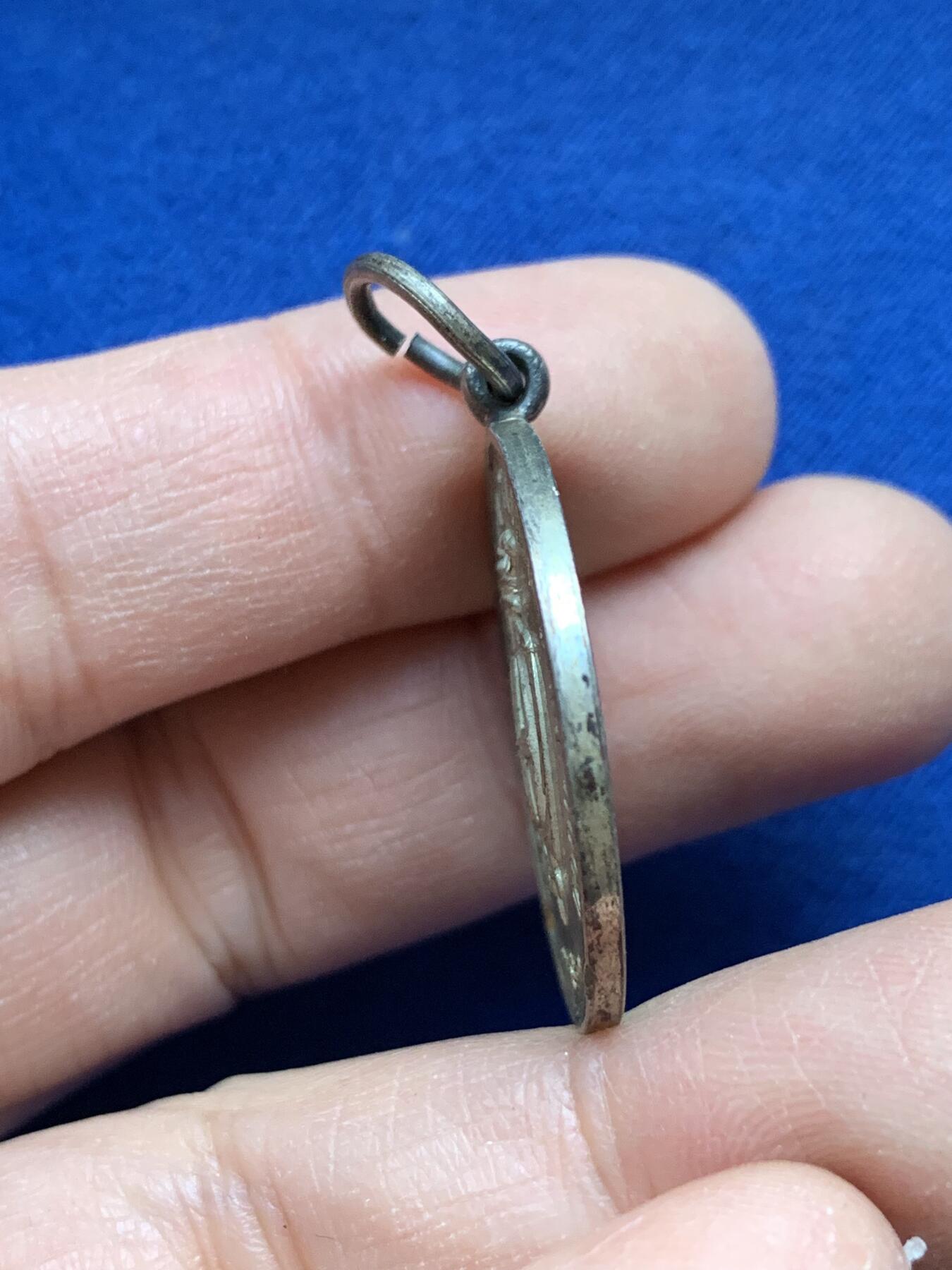 《竞宝斋》第443场 周日，周一，2场连拍 （全场包邮） 西班牙加泰罗尼亚地区（巴塞罗那）市政纪念章‌ 带环重约9.15克 27.9mm