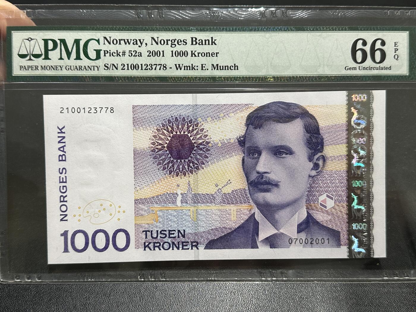 《外钞收藏家》第五百九十期（欧洲强钞、港币、硬通货及丰富裸币大拍场）（本平台长期征集拍品、欢迎藏友们联系合作） 2001年挪威1000克朗 PMG66 初版尾8