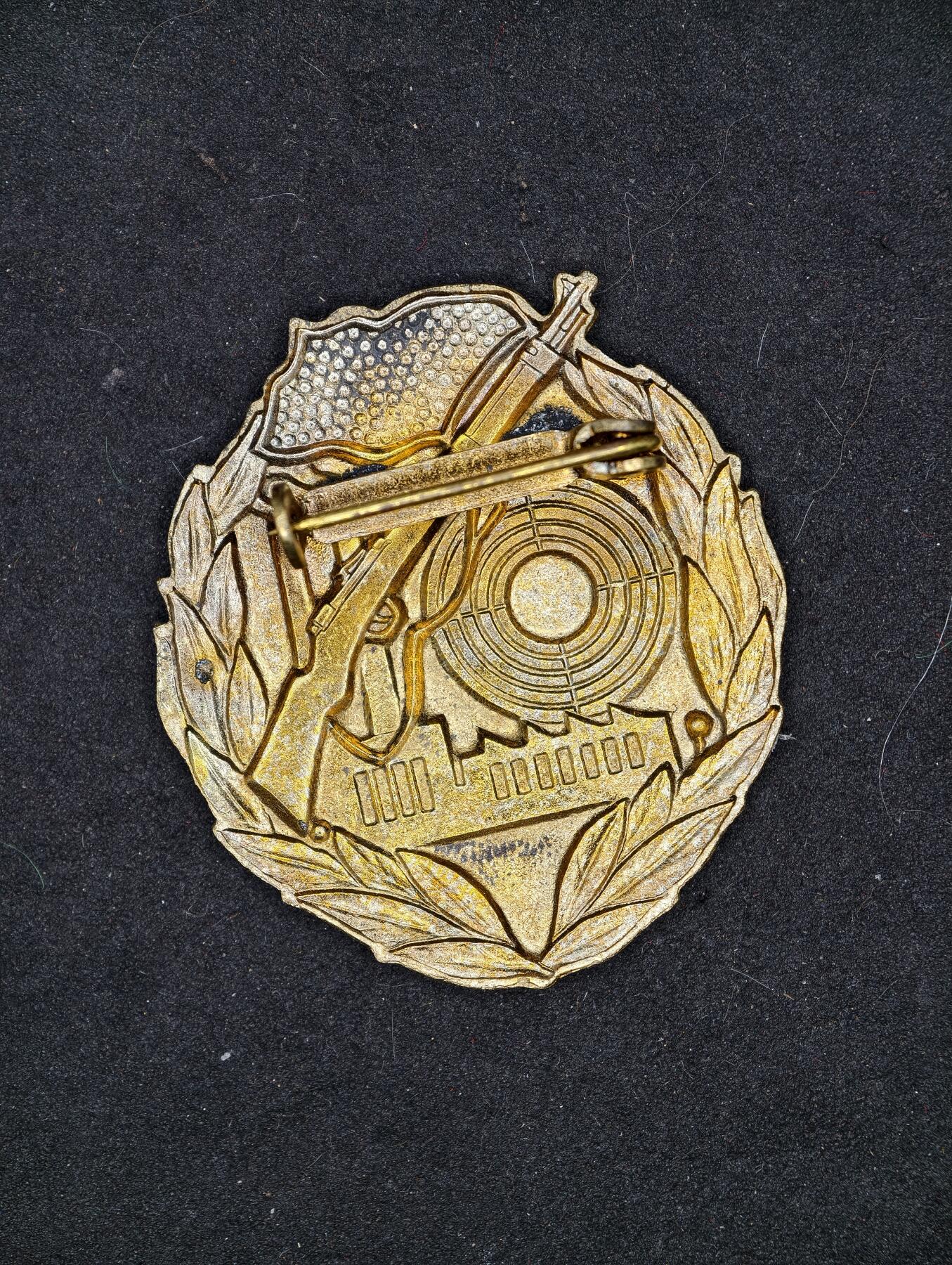 凯旋世界勋赏（第20期）（欢迎送拍）（对拍品有疑问请询问客服，不接受到手刀，出价默认拍品品相。请认真阅读拍卖规则！出价默认已认可！）（收到货请录制开箱视频，无视频概不处理问题。） DDR射击证章