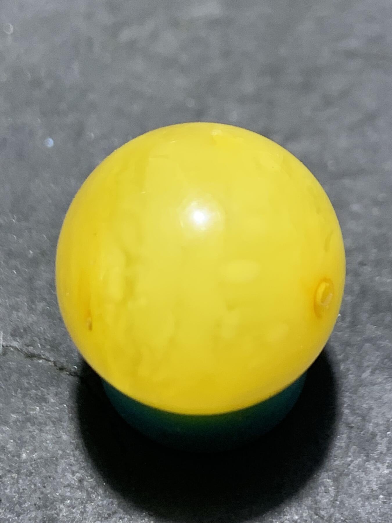 天然乌克兰原矿蜜蜡通货圆珠一颗，