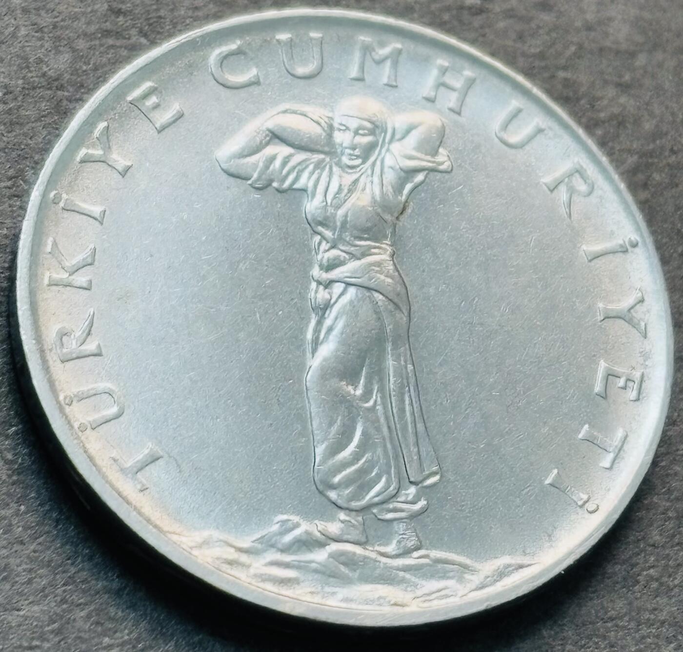 文馨钱币收藏第 284 场，【 长期接收代拍品】老藏家拍品南朝鲜李承晚时期货币，泰国大型纪念币，土耳其各时期及各国套币场 星月形向左  1969 年土耳其 25 库鲁，减轻重版