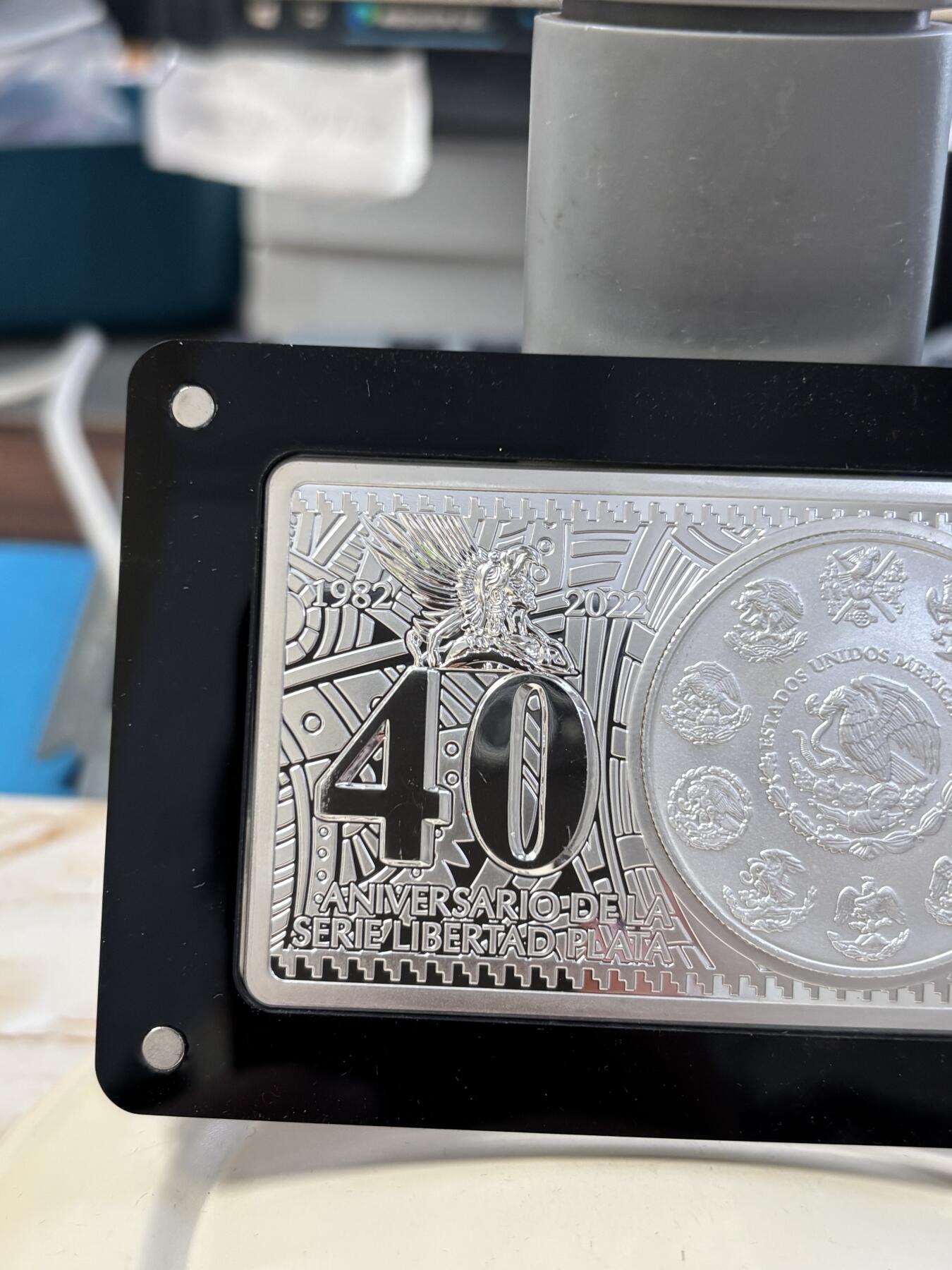第184期拍卖 墨西哥2022年自由女神银币发行40周年1盎司银币+2盎司银条，999银，发行2022套