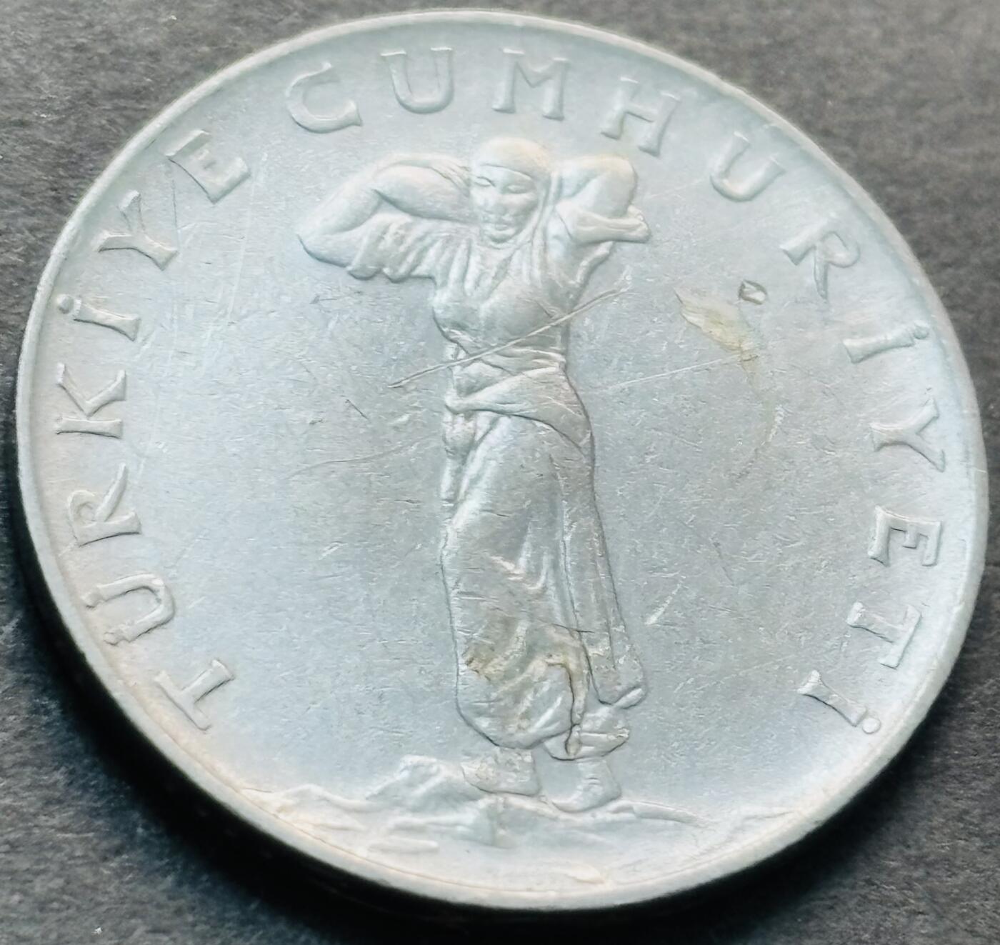 文馨钱币收藏第 284 场，【 长期接收代拍品】老藏家拍品南朝鲜李承晚时期货币，泰国大型纪念币，土耳其各时期及各国套币场 星月形向左  1970 年土耳其 25 库鲁，减轻重版