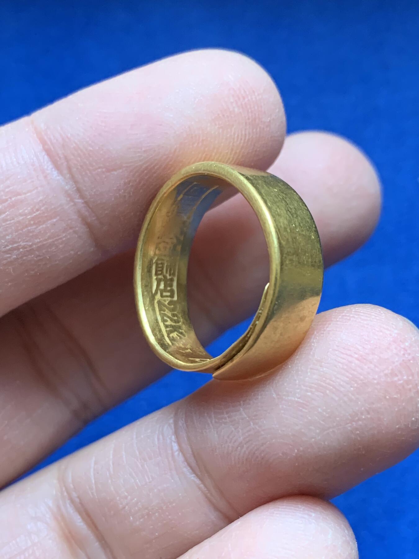 《竞宝斋》第443场 周日，周一，2场连拍 （全场包邮） 老金戒一枚，重9.2克，含金量91.7％，内圈刻有繁体字