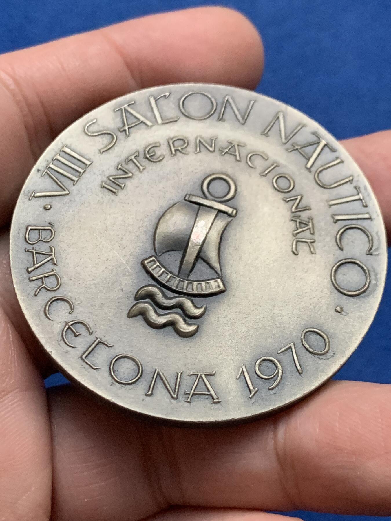 《竞宝斋》第443场 周日，周一，2场连拍 （全场包邮） 1970年西班牙巴塞罗那第八届国际航海博览会纪念镀银铜章 66.5克 50mm 带盒 正面：阿兰胡埃斯宫贡多拉御船