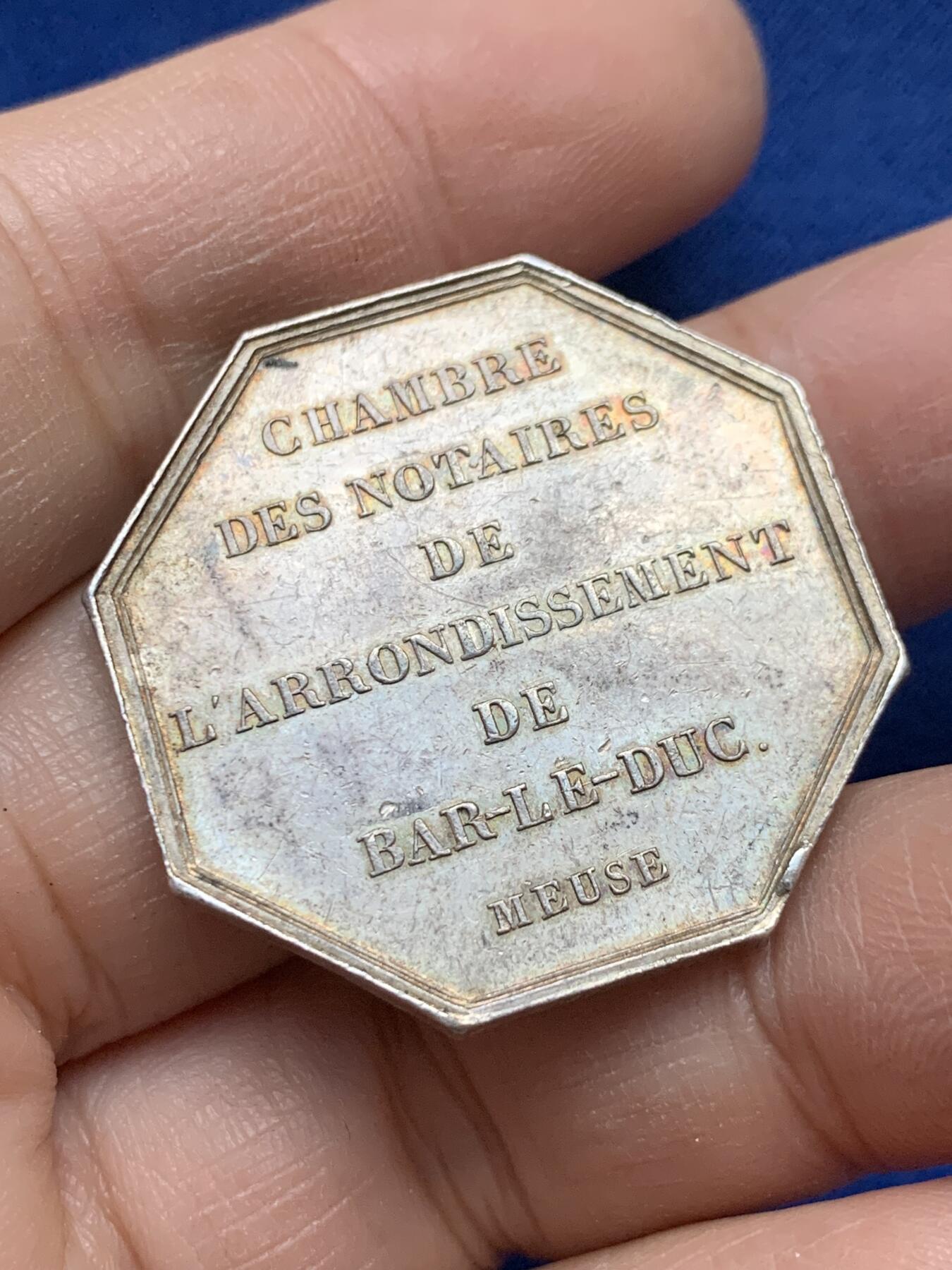 《竞宝斋》第443场 周日，周一，2场连拍 （全场包邮） 法国巴勒迪克山公证人八角银质代币 32.8mm 17.45g 蜜蜂边铭