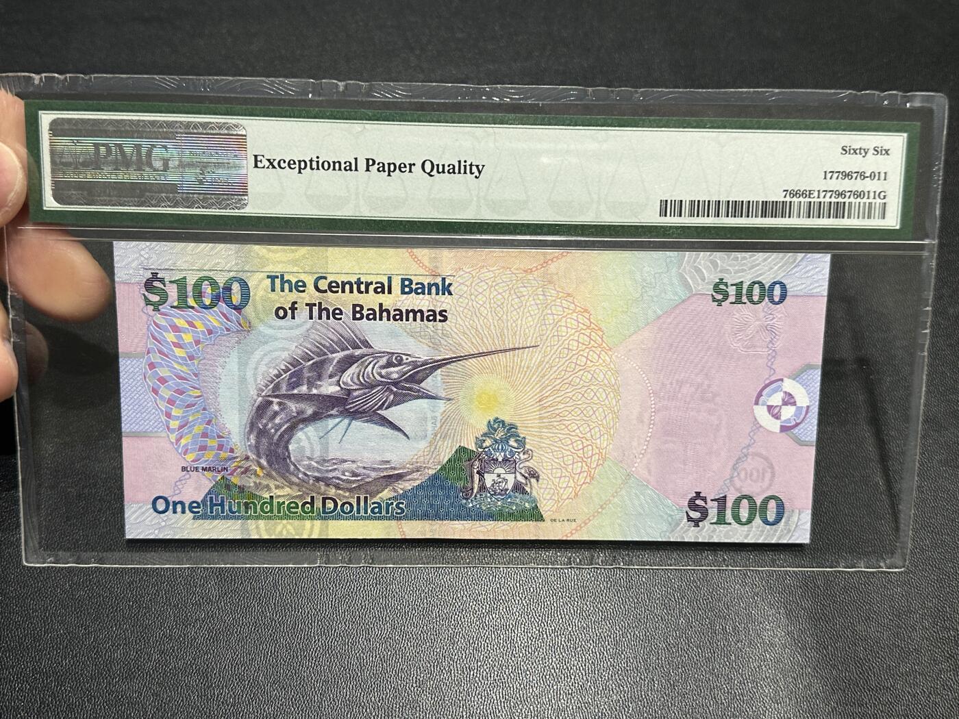 《外钞收藏家》第五百九十期（欧洲强钞、港币、硬通货及丰富裸币大拍场）（本平台长期征集拍品、欢迎藏友们联系合作） 2009年巴哈马女王 100元 PMG66