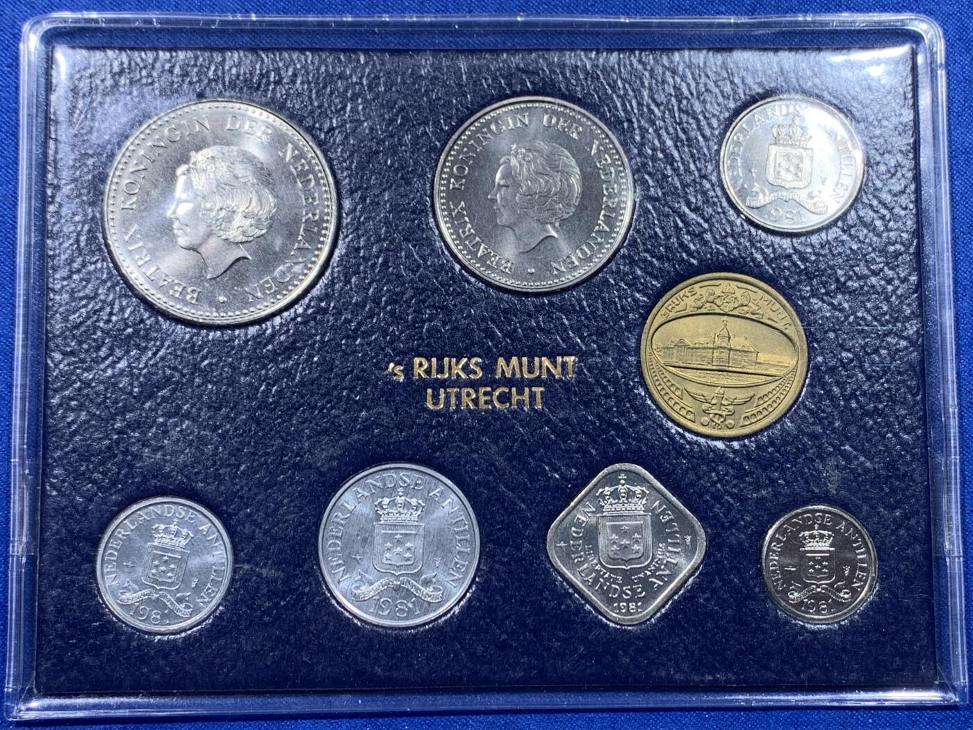 《竞宝斋》第443场 周日，周一，2场连拍 （全场包邮） 两套一组 荷属安德列斯（安的列斯）官方套币，1989年6枚套币和1981年7枚套。