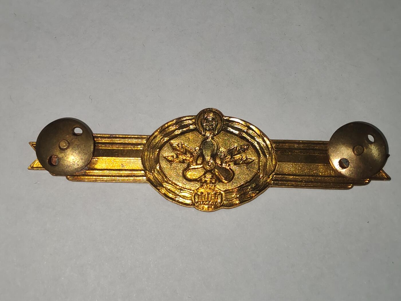 韵星假日拍卖第三十一期 -- Rimey Holidays Auction 31 ，民主德国二等海军技术人员技能章 无损 配件全 非常稀有的军种